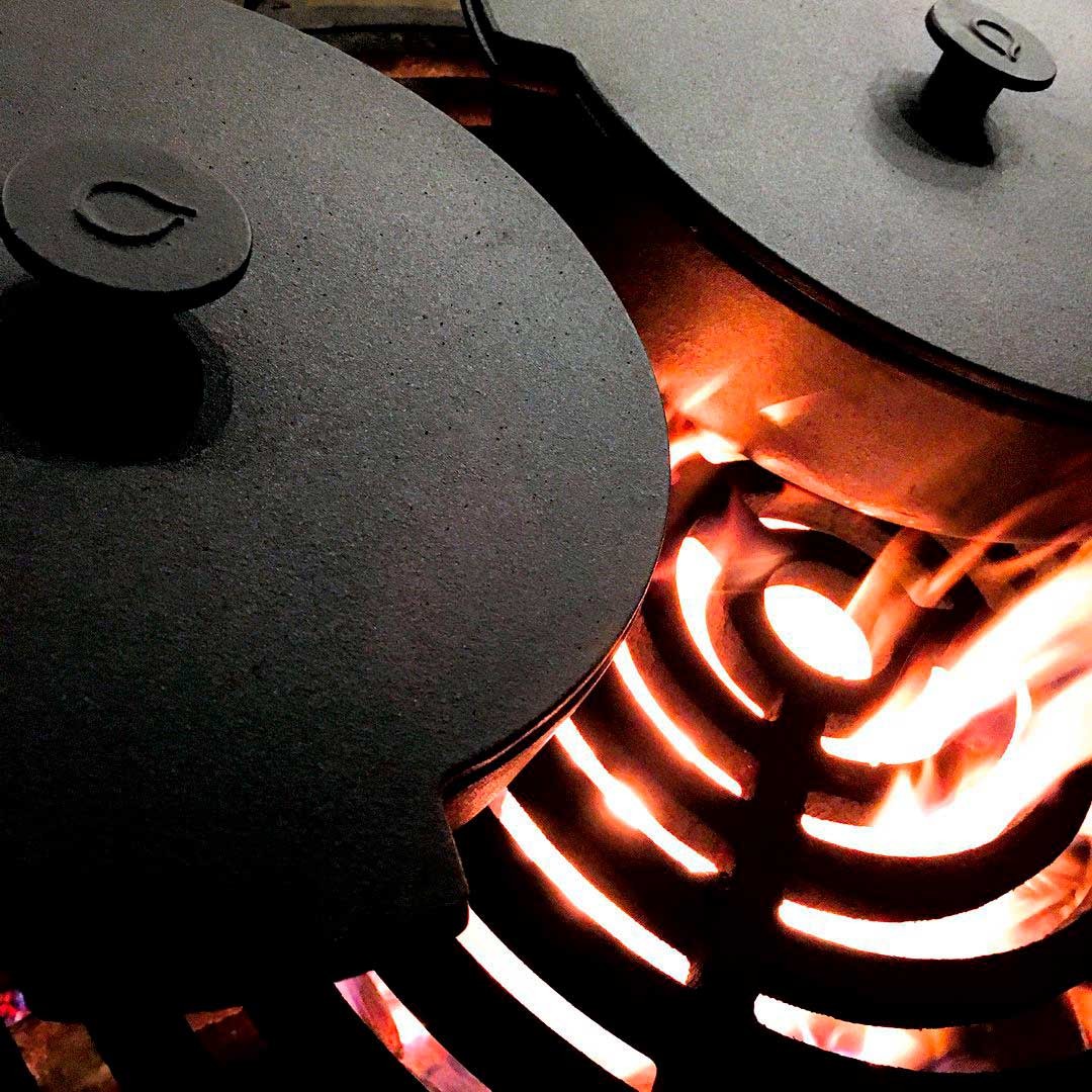 Set de cacerolas para barbacoa Tabl'O - OFYR Tabl'O Juego de cacerolas de  hierro fundido ♨️ La Barbacoa Perfecta